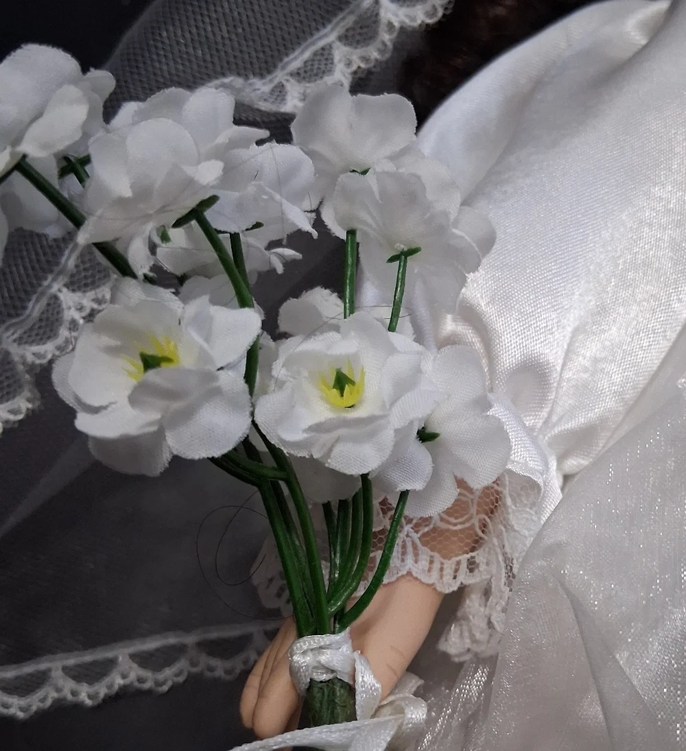 NIB Seymour Mann Porcelain Bridal Doll.   Size 17